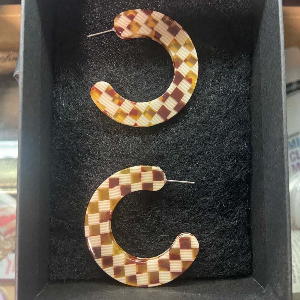 Brown checkered earrings